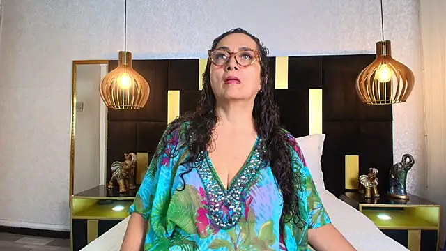 AlessandraLeroy online show from November 16, 1:05 pm