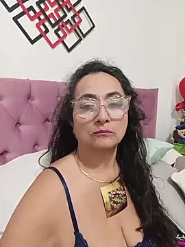 AlessandraLeroy online show from May 20, 12:40 am
