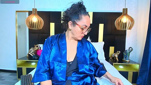 AlessandraLeroy online show from November 10, 11:59 am