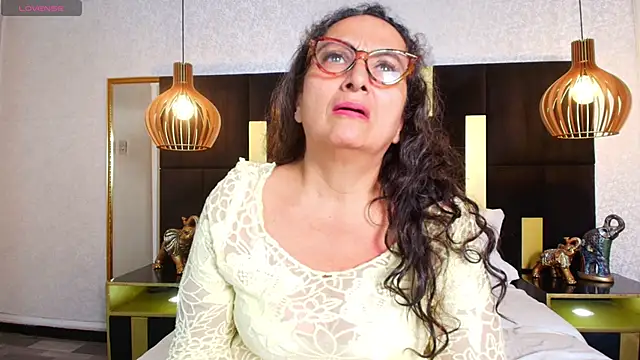 AlessandraLeroy online show from November 21, 2:27 pm