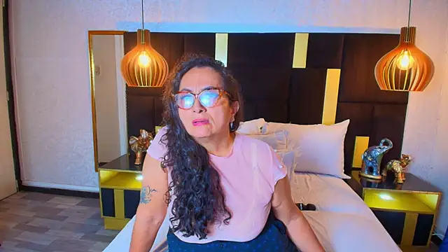 Snapshot of AlessandraLeroy chatting on September 10, 12:59 pm AlessandraLeroy online show from September 10, 12:59 pm