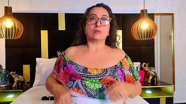 Snapshot of AlessandraLeroy chatting on October 12, 2:29 pm AlessandraLeroy online show from October 12, 2:29 pm