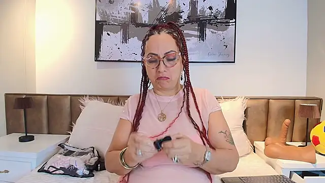 Snapshot of AlessandraLeroy chatting on June 15, 12:27 pm AlessandraLeroy online show from June 15, 12:27 pm