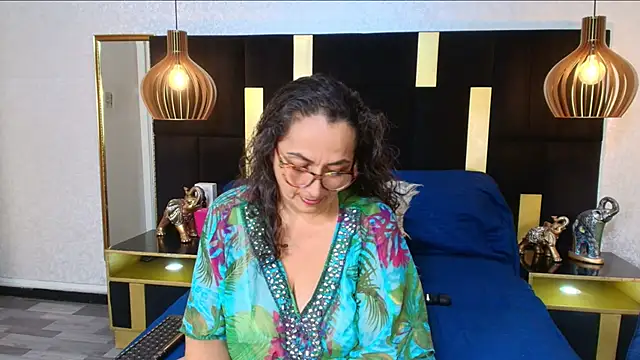 Snapshot of AlessandraLeroy chatting on October 19, 1:03 pm AlessandraLeroy online show from October 19, 1:03 pm