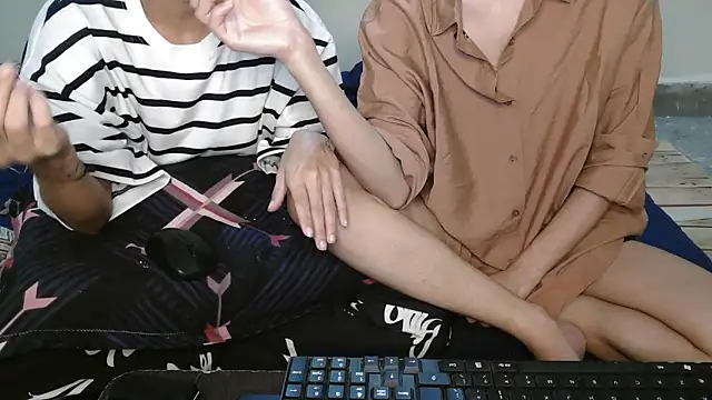 NaughtyThrouple007 online show from October 17, 1:53 am