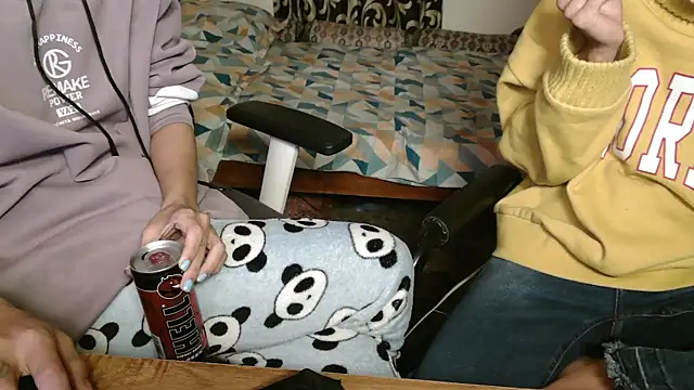 Snapshot of NaughtyThrouple007 chatting on December 18, 12:49 am NaughtyThrouple007 online show from December 18, 12:49 am