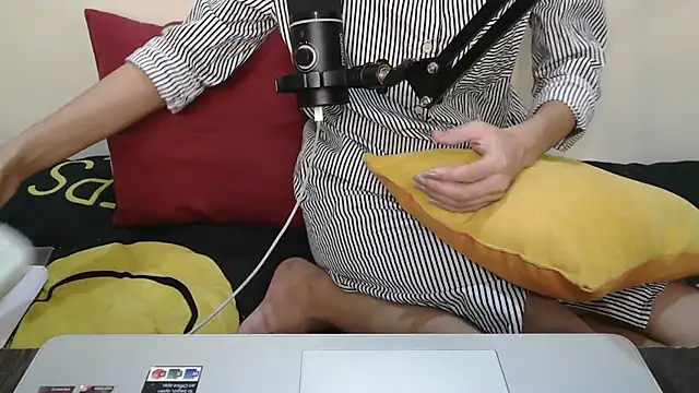 NaughtyThrouple007 online show from September 13, 12:38 pm