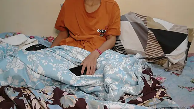 NaughtyThrouple007 online show from November 8, 1:25 pm