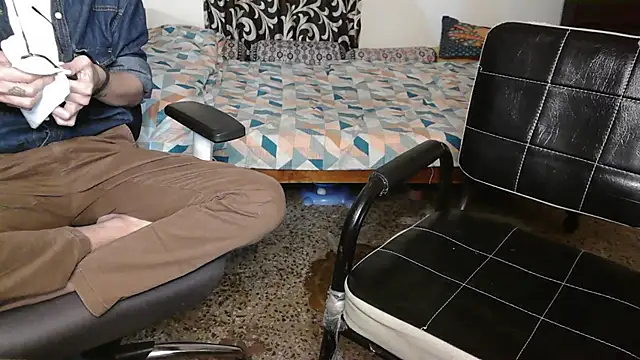 Snapshot of NaughtyThrouple007 chatting on December 14, 10:21 am NaughtyThrouple007 online show from December 14, 10:21 am