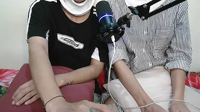 NaughtyThrouple007 online show from September 14, 6:08 pm