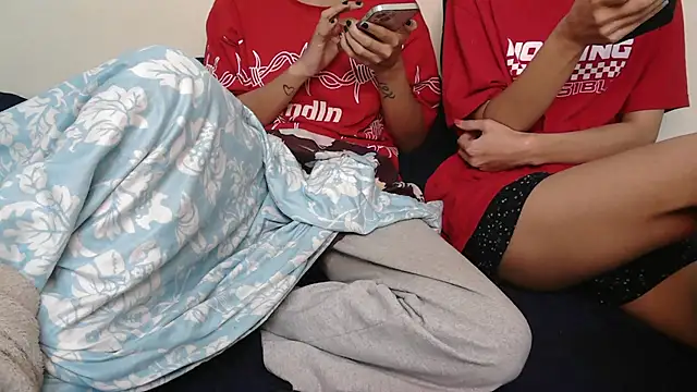 NaughtyThrouple007 online show from November 20, 7:31 am