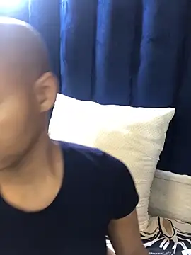 Snapshot of BondiBitch chatting on October 27, 9:27 pm BondiBitch online show from October 27, 9:27 pm