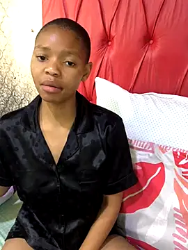 Snapshot of BondiBitch chatting on October 1, 9:03 am BondiBitch online show from October 1, 9:03 am