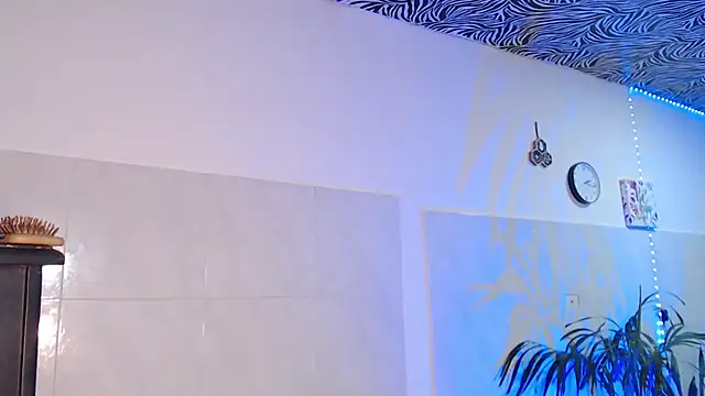 Snapshot of KimberlyXtreme chatting on May 9, 1:42 am KimberlyXtreme online show from May 9, 1:42 am