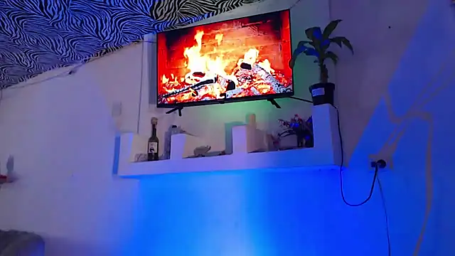 KimberlyXtreme online show from April 19, 5:47 pm