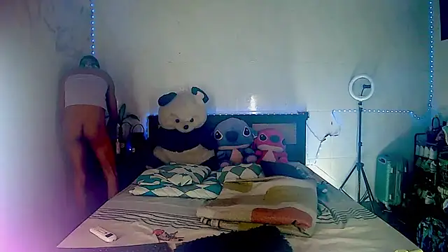 Snapshot of KimberlyXtreme chatting on December 3, 1:06 am KimberlyXtreme online show from December 3, 1:06 am