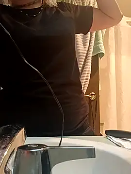 Snapshot of KITTYBOOBOOFUXX chatting on November 18, 3:10 am KITTYBOOBOOFUXX online show from November 18, 3:10 am