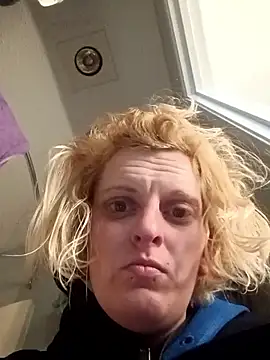 Snapshot of KITTYBOOBOOFUXX chatting on December 4, 3:49 am KITTYBOOBOOFUXX online show from December 4, 3:49 am