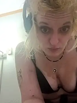 KITTYBOOBOOFUXX online show from January 11, 5:25 am