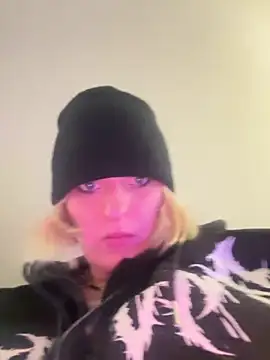 Snapshot of KITTYBOOBOOFUXX chatting on December 16, 7:12 am KITTYBOOBOOFUXX online show from December 16, 7:12 am