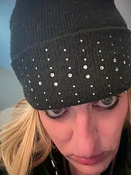 KITTYBOOBOOFUXX online show from April 1, 3:08 am