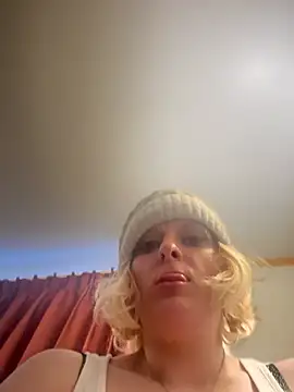 KITTYBOOBOOFUXX online show from February 3, 10:04 pm