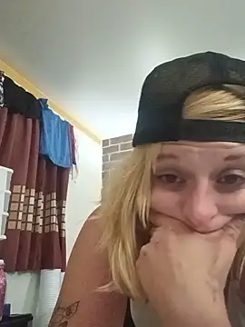 Snapshot of KITTYBOOBOOFUXX chatting on July 20, 7:05 am KITTYBOOBOOFUXX online show from July 20, 7:05 am