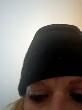 Snapshot of KITTYBOOBOOFUXX chatting on November 14, 2:15 am KITTYBOOBOOFUXX online show from November 14, 2:15 am