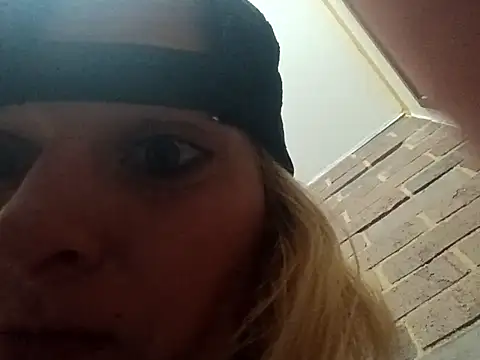 Snapshot of KITTYBOOBOOFUXX chatting on July 21, 10:49 am KITTYBOOBOOFUXX online show from July 21, 10:49 am