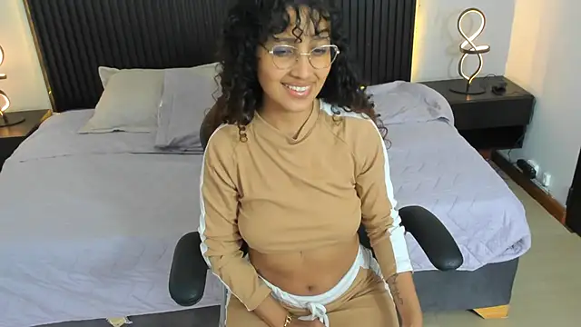 Snapshot of Arihsay_evans chatting on September 30, 2:23 pm Arihsay evans online show from September 30, 2:23 pm