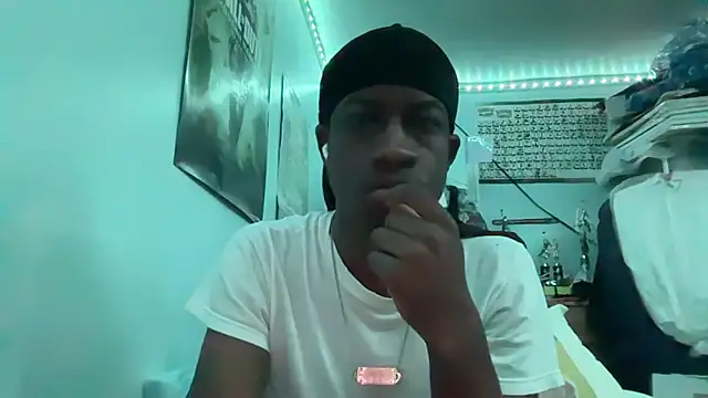 Snapshot of jay_secxret chatting on June 4, 7:13 am jay secxret online show from June 4, 7:13 am