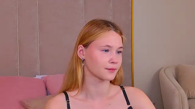 AmeliRoyse online show from May 30, 5:18 pm