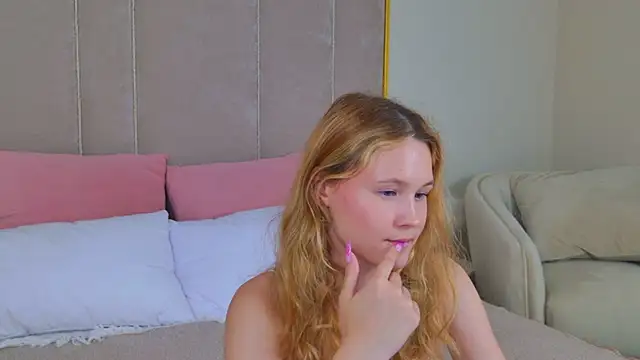 Snapshot of AmeliRoyse chatting on June 12, 11:24 pm AmeliRoyse online show from June 12, 11:24 pm