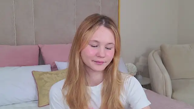 Snapshot of AmeliRoyse chatting on June 19, 5:19 pm AmeliRoyse online show from June 19, 5:19 pm