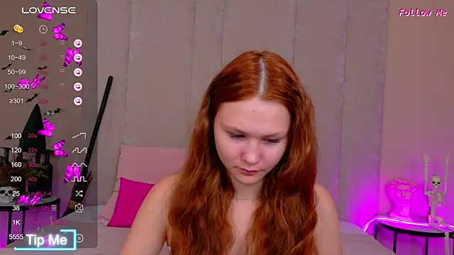 AmeliRoyse online show from October 31, 5:09 pm