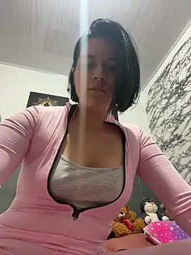 Snapshot of victoriacooper21 chatting on February 17, 10:18 pm victoriacooper21 online show from February 17, 10:18 pm