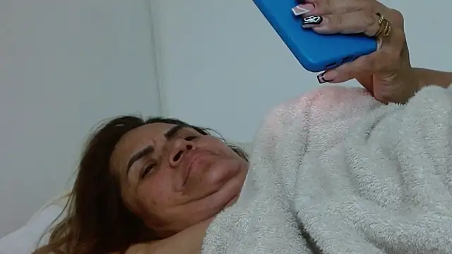 Milena Foox online show from November 8, 6:55 pm