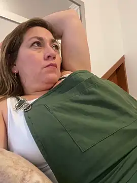 Snapshot of Luna-nevada chatting on February 20, 10:33 pm Luna-nevada online show from February 20, 10:33 pm