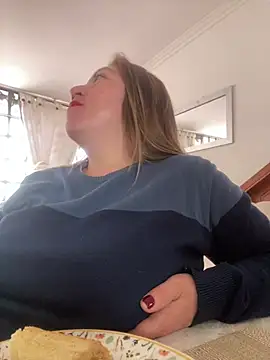 Snapshot of Luna-nevada chatting on February 5, 4:36 pm Luna-nevada online show from February 5, 4:36 pm