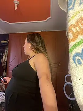 Snapshot of Luna-nevada chatting on February 4, 12:33 pm Luna-nevada online show from February 4, 12:33 pm