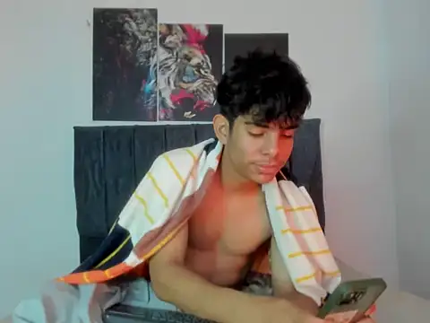 Snapshot of JesusA_94 chatting on April 12, 10:57 pm JesusA 94 online show from April 12, 10:57 pm