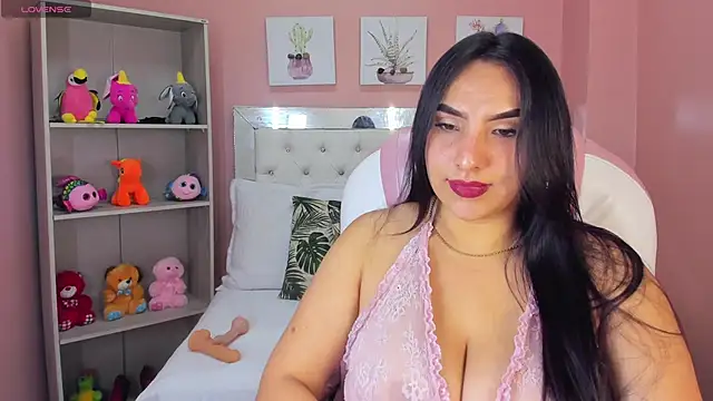 Snapshot of Sophie_Grays_ chatting on April 27, 3:21 pm Sophie Grays online show from April 27, 3:21 pm
