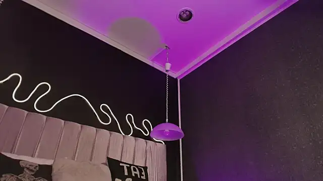 Zhally Dee online show from February 11, 7:36 pm