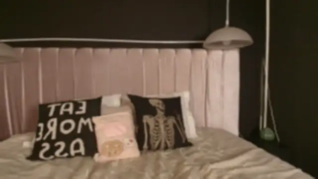 Zhally Dee online show from October 21, 7:35 pm