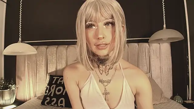 Zhally Dee online show from December 18, 7:50 pm