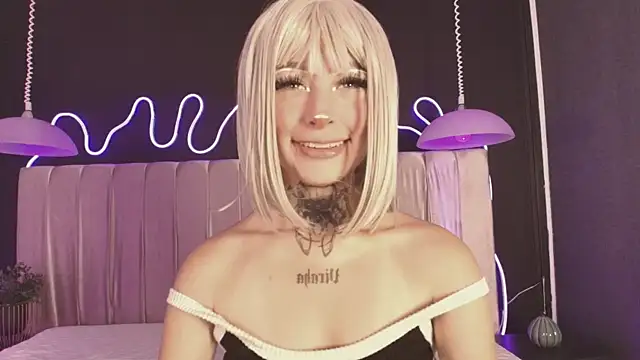 Zhally Dee online show from March 24, 7:25 pm