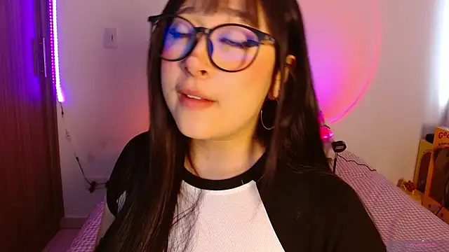 Oliviargf online show from April 22, 12:23 pm