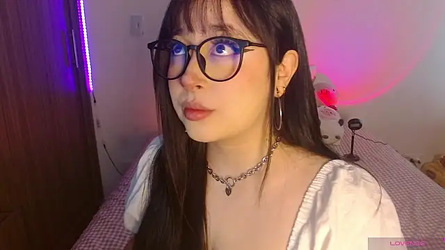 Oliviargf online show from July 15, 1:40 pm