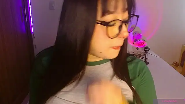 Oliviargf online show from July 22, 1:35 pm