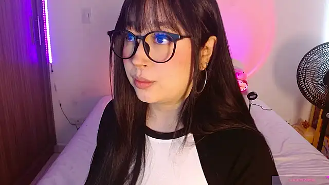 Oliviargf online show from June 4, 1:16 pm